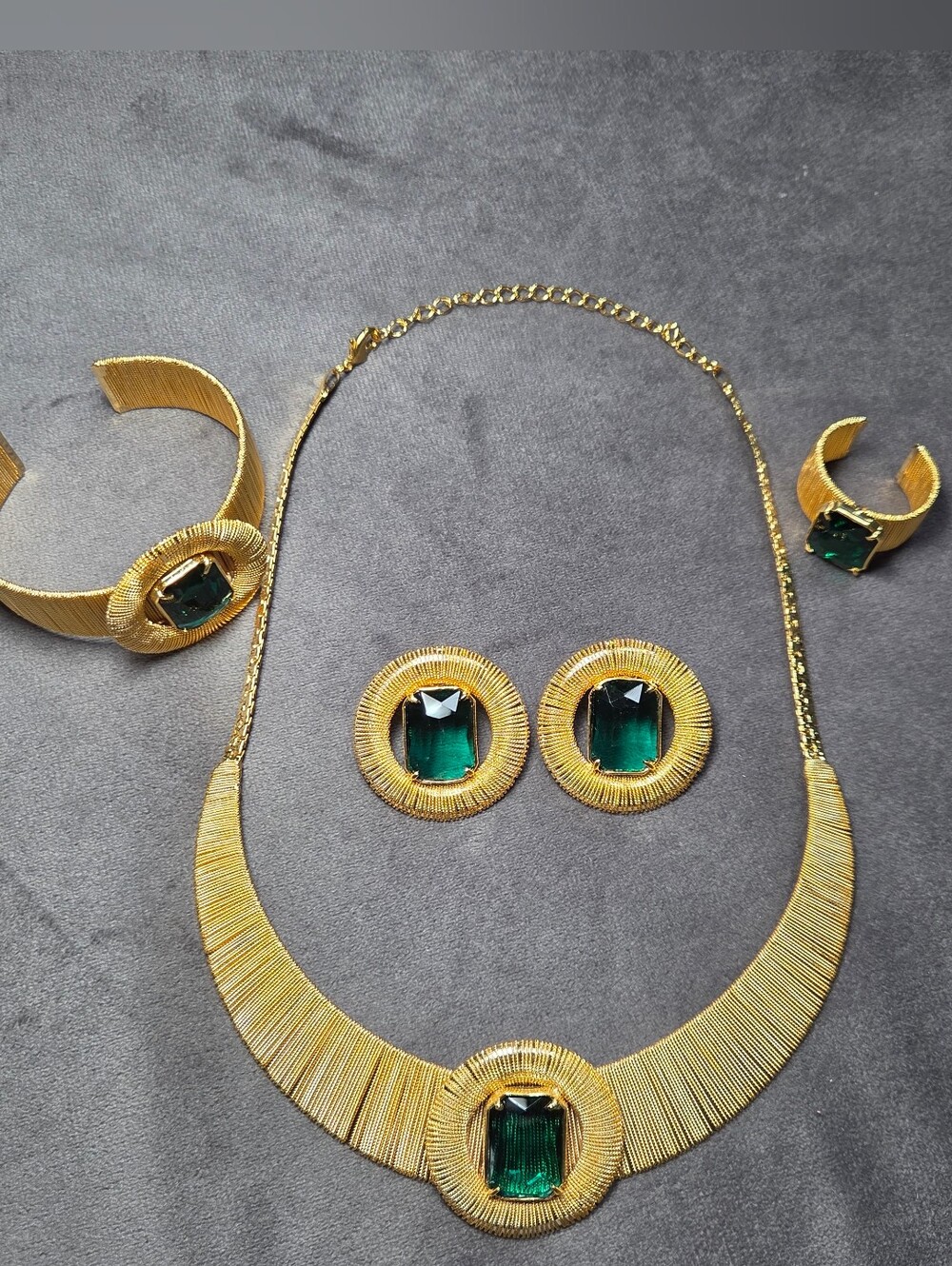 14K Yellow Gold Plated 4 Piece Matching Jewlery Set with Emerald Green Stones